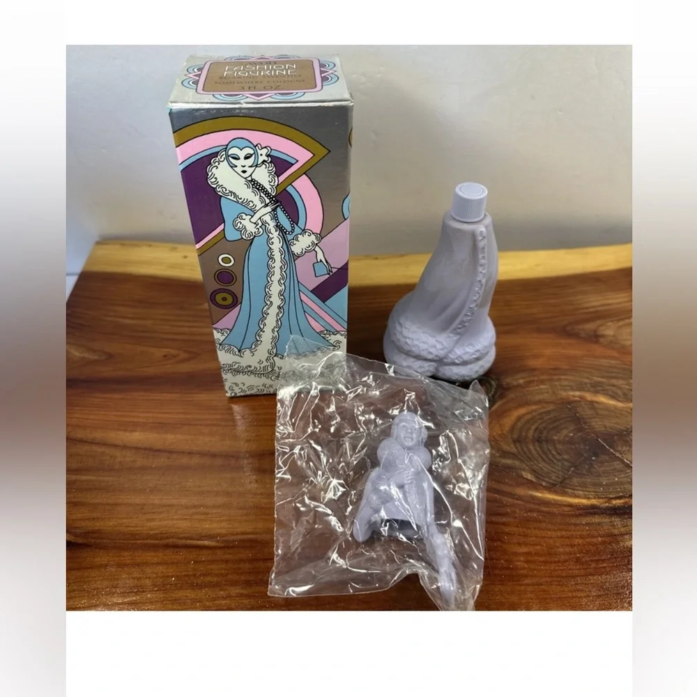 NIB Vintage AVON ~ Fashion Figurine Roaring Twenties - Somewhere Cologne Full